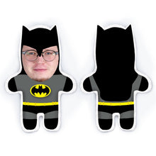 Lade das Bild in den Galerie-Viewer, Personalisierbare Mini Me Doll Batman - Dein Lieblingskissen - Personalisierte Formkissen