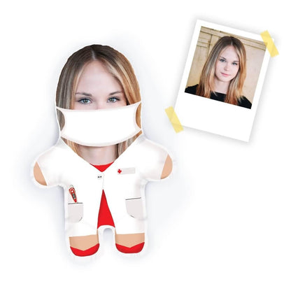 Personalisierbare Mini Me Doll Krankenschwester - Dein Lieblingskissen - Personalisierte Formkissen